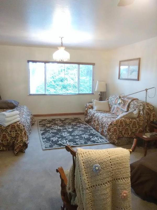 Lakeside Hostel & Guest House image 4