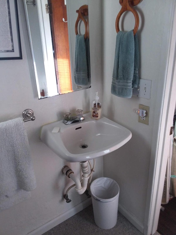 Lakeside Hostel & Guest House image 6